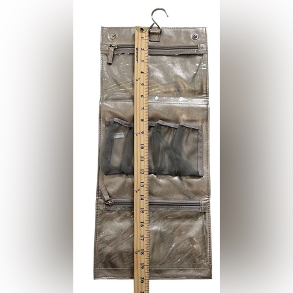 NICE QUALITY 3 COMPARTMENT TRI-FOLD TRAVEL BAG